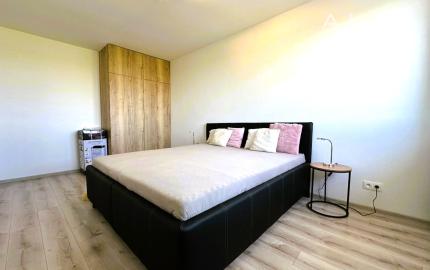 AFYREAL predaj 4izb domu Dunajská Lužná, kolaudácia 2019, veľká obývačka-50m2, krb, terasa, garáž, malá záhradka.