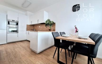 AFYREAL prenájom slnečný 2i byt na 18. posch. -výhľad na panorámu mesta KLINGERKA