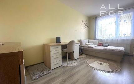 AFYREAL Predaj 4izb byt Vyšehradská Petržalka po staršej kompletnej rekonštrukcii, balkón