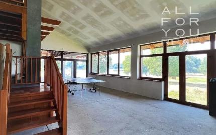 Afyreal predaj skolaudovaný objekt na podnikanie alebo bývanie na Šulianskom jazere, tesne pri vode, nádherné prostredie