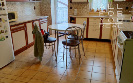 Ponúkame na predaj priestranný rodinný dom v srdci Tokajskej vínnej oblasti – Slovenské Nové Mesto.