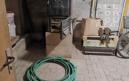 Ponúkame na predaj priestranný rodinný dom v srdci Tokajskej vínnej oblasti – Slovenské Nové Mesto.