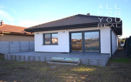 Moderný 4-izbový bungalov na prenájom – novostavba v tichej lokalite Geča, len 8 km od Koší