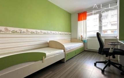 AFYREAL REZERVOVANE 3izb bytu s parkovaním Kadnárova - Rača 68m2 plus loggia 7m2 plus parkovanie.