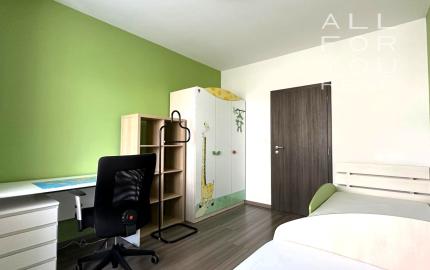 AFYREAL REZERVOVANE 3izb bytu s parkovaním Kadnárova - Rača 68m2 plus loggia 7m2 plus parkovanie.