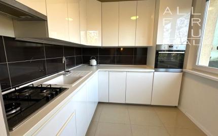 AFYREAL predaj 4izb Cabanova ul., kompletná rekonštrukcia, úložný priestor, loggia, výťah, slnečný, svetlý.