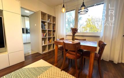 AFYREAL predaj 4izb Cabanova ul., kompletná rekonštrukcia, úložný priestor, loggia, výťah, slnečný, svetlý.