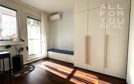 AFYREAL predaj 4izb Cabanova ul., kompletná rekonštrukcia, úložný priestor, loggia, výťah, slnečný, svetlý.