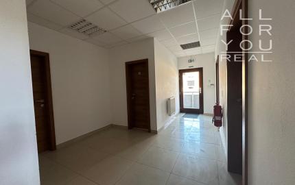 AFYREAL prenájom kancelárií v administratívnej polyfunkčnej budove na začiatku Lozorna