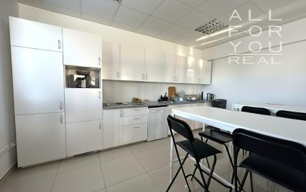 AFYREAL prenájom kancelárií v administratívnej polyfunkčnej budove na začiatku Lozorna