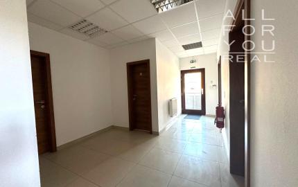 AFYREAL prenájom kancelárií v administratívnej polyfunkčnej budove na začiatku Lozorna