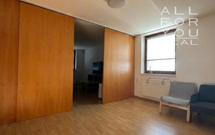 AFYREAL prenájom kancelárií v administratívnej polyfunkčnej budove na začiatku Lozorna