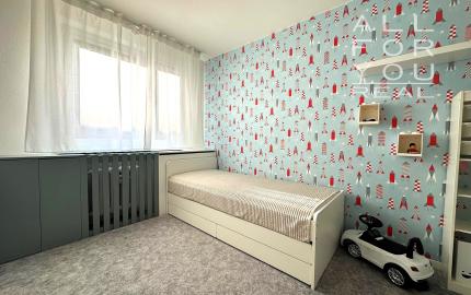 AFYREAL predane 4izb Cabanova ul., kompletná rekonštrukcia, úložný priestor, loggia, výťah, slnečný, svetlý