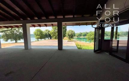 Afyreal predaj skolaudovaný objekt na podnikanie alebo bývanie na Šulianskom jazere, tesne pri vode, nádherné prostredie