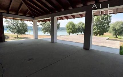 Afyreal predaj skolaudovaný objekt na podnikanie alebo bývanie na Šulianskom jazere, tesne pri vode, nádherné prostredie