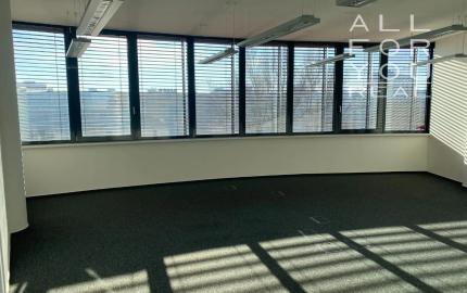 AFYREAL Prenájom kancelárií od 24m2 v TOP budove v Petržalke, parking aj pre návštevy, ľahko dostupné