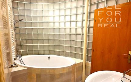 AFYREAL Prenájom typický staromestský 3izb byt Moskovská ul. v srdci Bratislavy- Medická záhrada - RK neplatíte