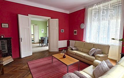 AFYREAL Prenájom typický staromestský 3izb byt Moskovská ul. v srdci Bratislavy- Medická záhrada - RK neplatíte