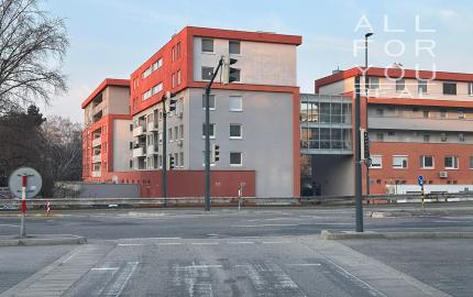 AFYREAL Petržalské korzo- predaj 2iz byt s vlastným kotlom, loggia, pivnica, výťah.