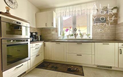 AFYREAL Vojka predaj dom na okamžité bývanie, 4 izby, podnikateľská časť- hala a dieľňa