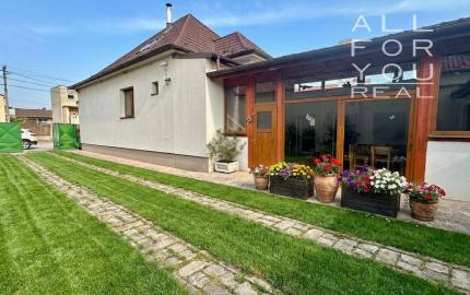 AFYREAL Vojka predaj dom na okamžité bývanie, 4 izby, podnikateľská časť- hala a dieľňa