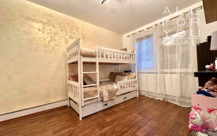 AFYREAL predaj 4izb byt 90m2 Radničné námestie, vlastný kotol na kúrenie, kompl.rekonštr., balkón, veľká pivnica