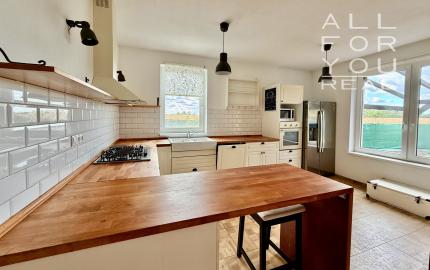 VIDEO, Viac izieb, viac pohody: 5-izbový rodinný dom, kde nikto nemusí robiť kompromisy