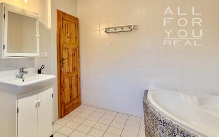 VIDEO, Viac izieb, viac pohody: 5-izbový rodinný dom, kde nikto nemusí robiť kompromisy