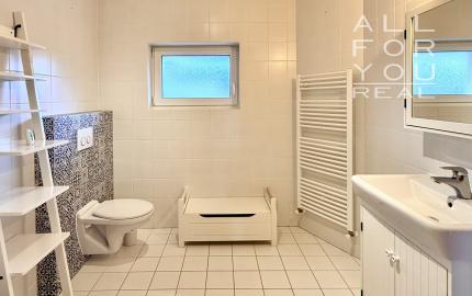 VIDEO, Viac izieb, viac pohody: 5-izbový rodinný dom, kde nikto nemusí robiť kompromisy