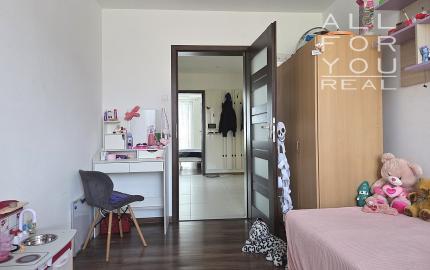 4 izb. byt. jednotka v RD, kompletná rekonštrukcia, 87 m², garáž, pivnica, skladové priestory s pozemkom 333 m2