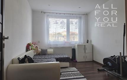 4 izb. byt. jednotka v RD, kompletná rekonštrukcia, 87 m², garáž, pivnica, skladové priestory s pozemkom 333 m2