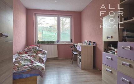 4 izb. byt. jednotka v RD, kompletná rekonštrukcia, 87 m², garáž, pivnica, skladové priestory s pozemkom 333 m2