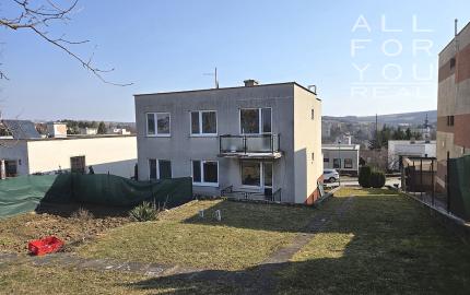 3 izb. byt. jednotka v RD, kompletná rekonštrukcia, 87 m², garáž, pivnica, skladové priestory s pozemkom 333 m2