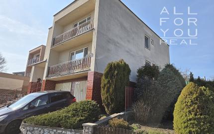 3 izb. byt. jednotka v RD, kompletná rekonštrukcia, 87 m², garáž, pivnica, skladové priestory s pozemkom 333 m2