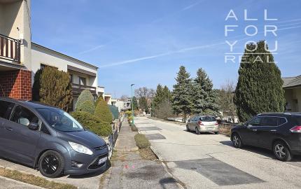 3 izb. byt. jednotka v RD, kompletná rekonštrukcia, 87 m², garáž, pivnica, skladové priestory s pozemkom 333 m2