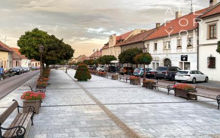 Zaujímavý 2i byt s rozlohou až 59 m2 - ul. Kozmonautov / Svätý Jur  ***  BYT JE LEN  16min CESTY OD CENTRA BRATISLAVY  ***