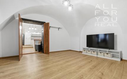 ZREKONŠTRUOVANÝ 2 izbový byt,  60 m2, Prostredná ul.  *** VÝBORNÁ PONUKA ***