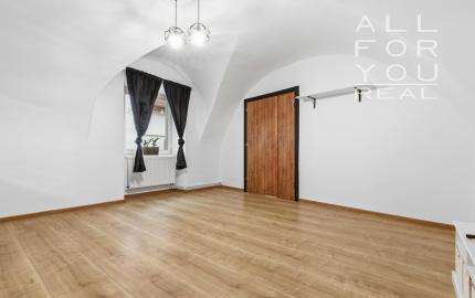 ZREKONŠTRUOVANÝ 2 izbový byt,  60 m2, Prostredná ul.  *** VÝBORNÁ PONUKA ***