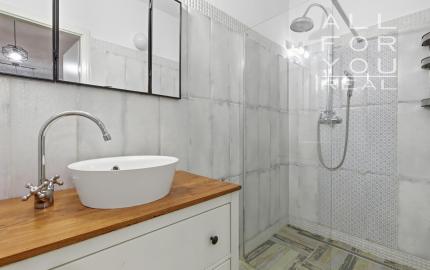 ZREKONŠTRUOVANÝ 2 izbový byt,  60 m2, Prostredná ul.  *** VÝBORNÁ PONUKA ***
