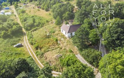 Výnimočný pozemok s RD a nádherným výhľadom na Svätý Jur