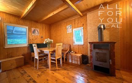 AFYREAL predaj útulný zateplený drevodom pri jazere so súkromnou plážou, iba 30 min od Bratislavy