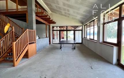Afyreal predaj veľký dom na podnikanie alebo bývanie na Šulianskom jazere, tesne pri vode, nádherné prostredie.
