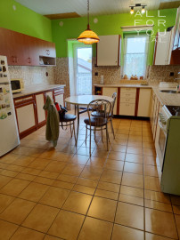 Ponúkame na predaj priestranný rodinný dom v srdci Tokajskej vínnej oblasti – Slovenské Nové Mesto.