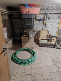 Ponúkame na predaj priestranný rodinný dom v srdci Tokajskej vínnej oblasti – Slovenské Nové Mesto.