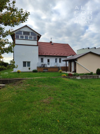 Ponúkame na predaj priestranný rodinný dom v srdci Tokajskej vínnej oblasti – Slovenské Nové Mesto.