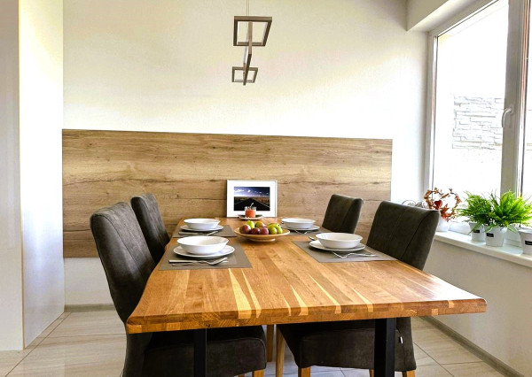 AFYREAL predaj 4izb domu Dunajská Lužná, kolaudácia 2019, veľká obývačka-50m2, krb, terasa, garáž, malá záhradka.
