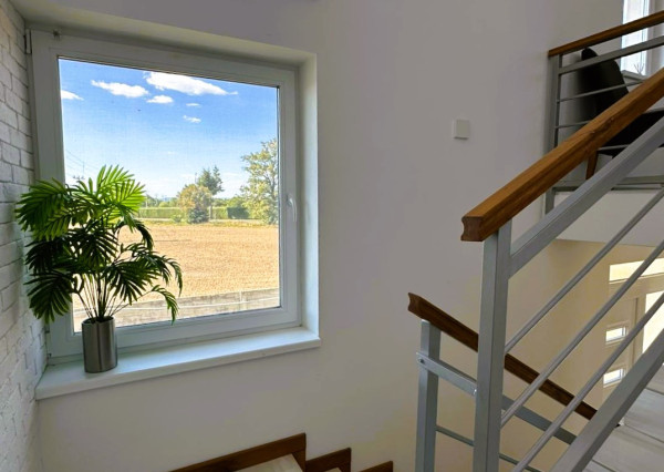 AFYREAL predaj 4izb domu Dunajská Lužná, kolaudácia 2019, veľká obývačka-50m2, krb, terasa, garáž, malá záhradka.