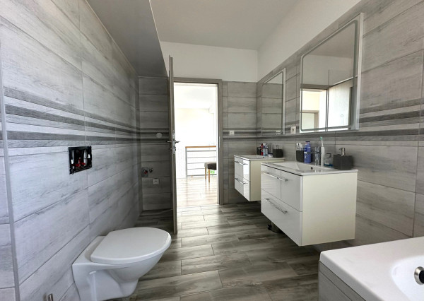 AFYREAL predaj 4izb domu Dunajská Lužná, kolaudácia 2019, veľká obývačka-50m2, krb, terasa, garáž, malá záhradka.