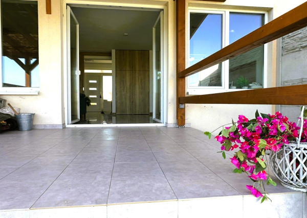 AFYREAL predaj 4izb domu Dunajská Lužná, kolaudácia 2019, veľká obývačka-50m2, krb, terasa, garáž, malá záhradka.