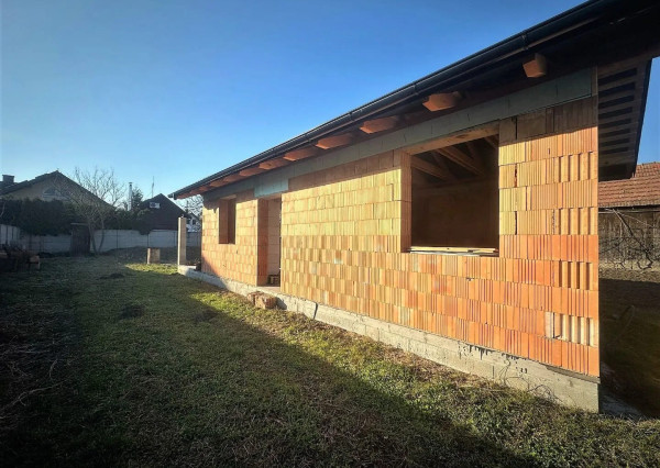 AFYREAL predaj pozemku na stavbu rodinného domu s menšou novostavbou Vojka nad Dunajom